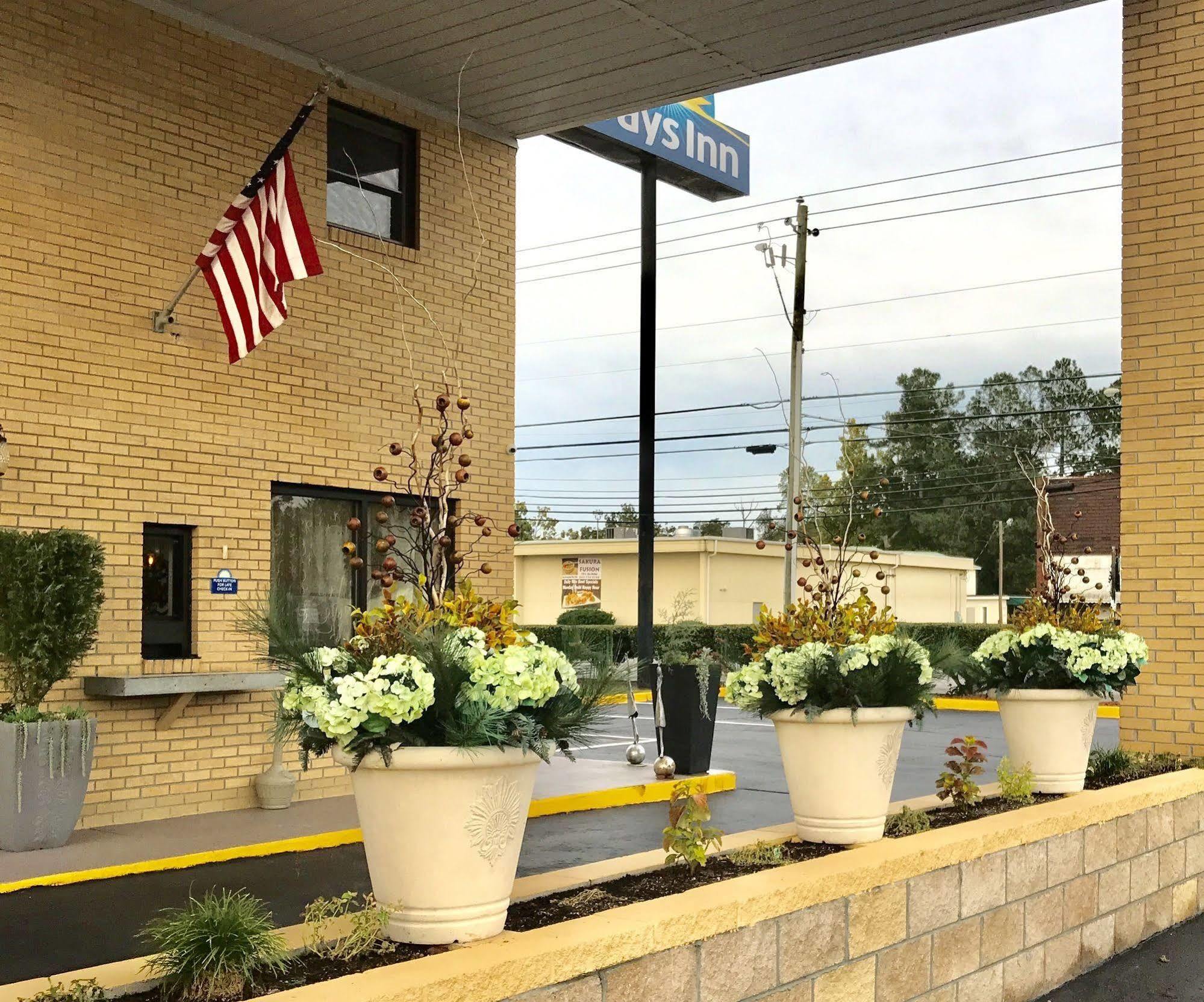 Days Inn By Wyndham Lake City Exterior foto